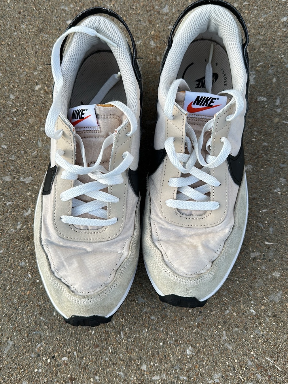 Nike Men's Cream and Black Retro Runner Sneakers